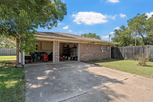 Lacy Lakeview, TX 76705,409 Delview DR