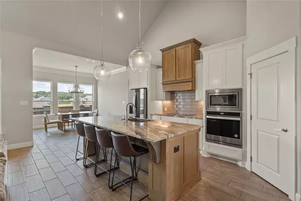 3021 Nob Hill DR, Burleson, TX 76028