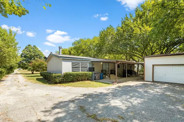 Lucas, TX 75002,885 Country Club RD