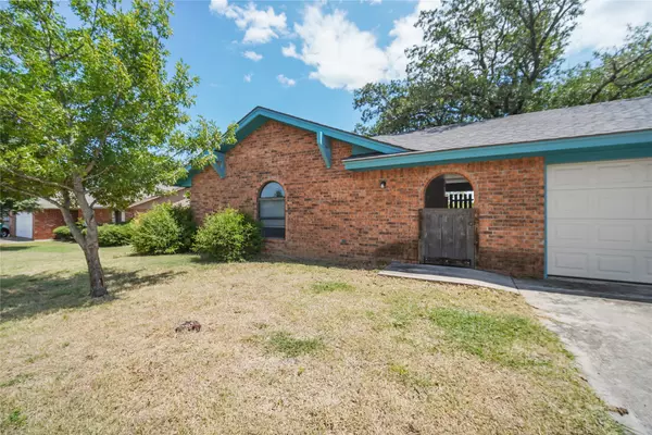 134 N 11th ST, Jacksboro, TX 76458