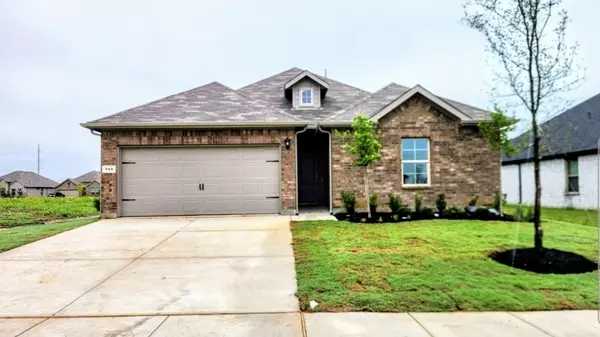 140 TRINITY ST, Grandview, TX 76050