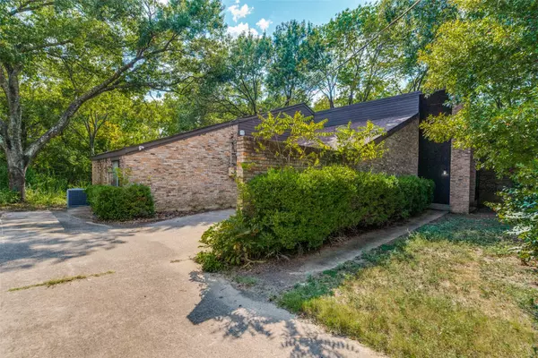 512 Spinner RD, Desoto, TX 75115