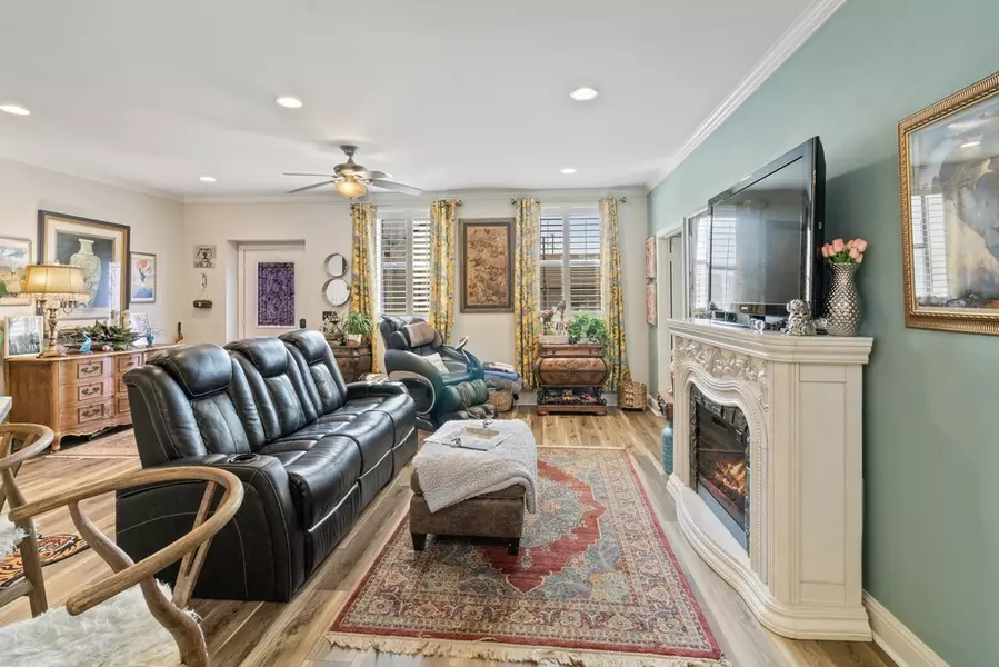 603 W 6TH AVE #103, Corsicana, TX 75110