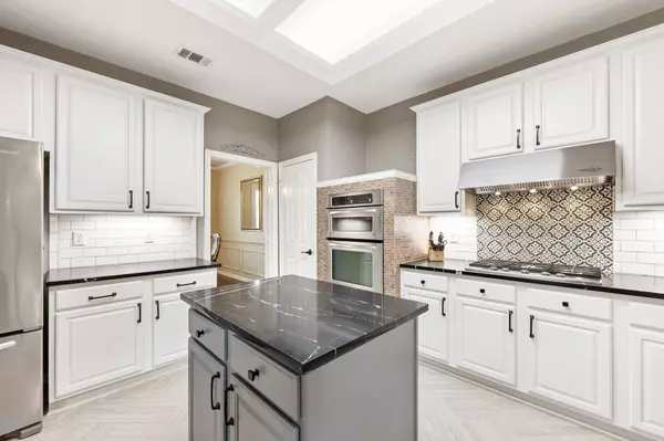 8801 Lakeside DR, Rowlett, TX 75088