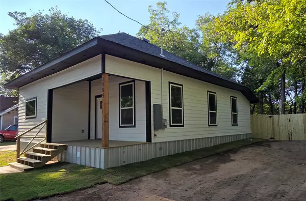 1745 E Cherry, Paris, TX 75460