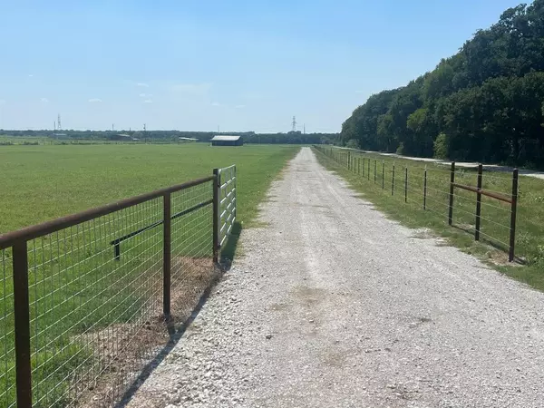 Aquilla, TX 76622,495 FM933