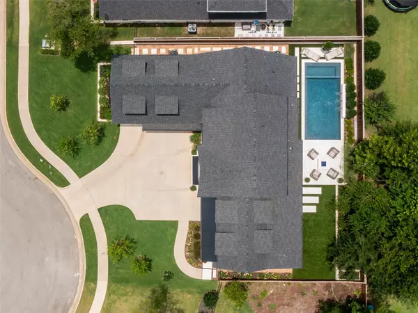 Tyler, TX 75703,1555 Maple CIR