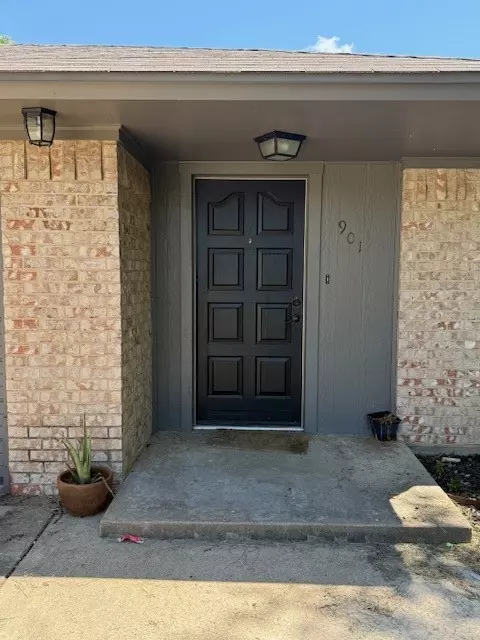 Lorena, TX 76655,901 N Houston ST