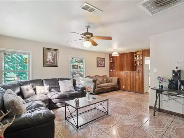 Fort Worth, TX 76110,3545 Ryan AVE