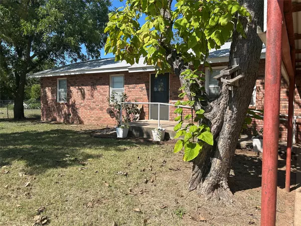 Archer City, TX 76351,505 S Sycamore ST