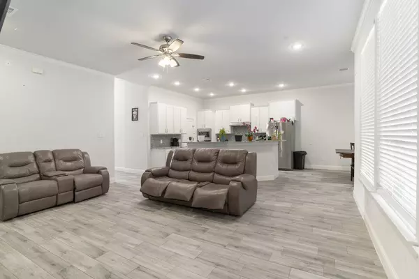 Grand Prairie, TX 75052,1824 Royal Lake DR