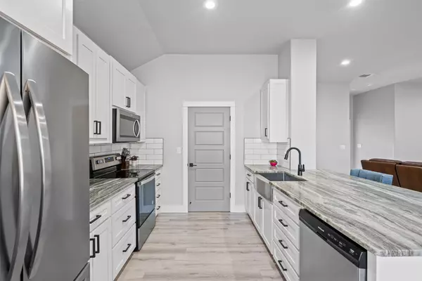 2500 Creek DR, Granbury, TX 76048