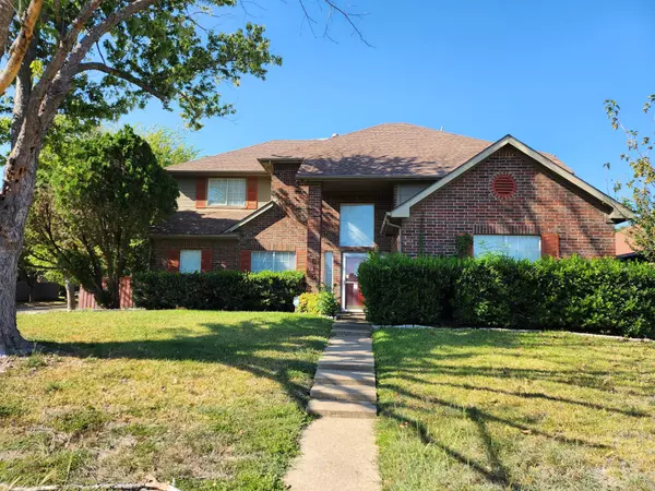 615 Stonefield LN, Cedar Hill, TX 75104