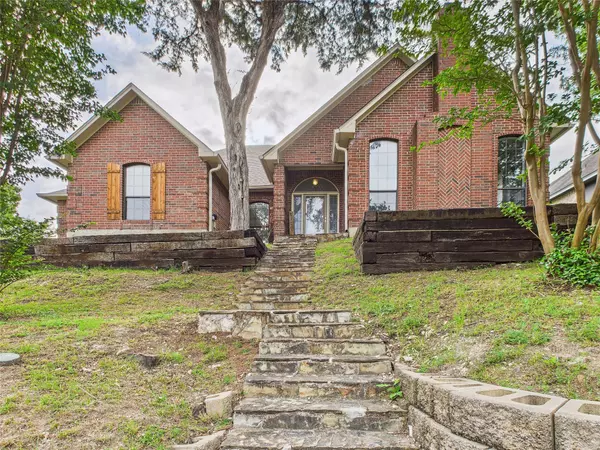 1120 Canyon Ridge DR, Desoto, TX 75115