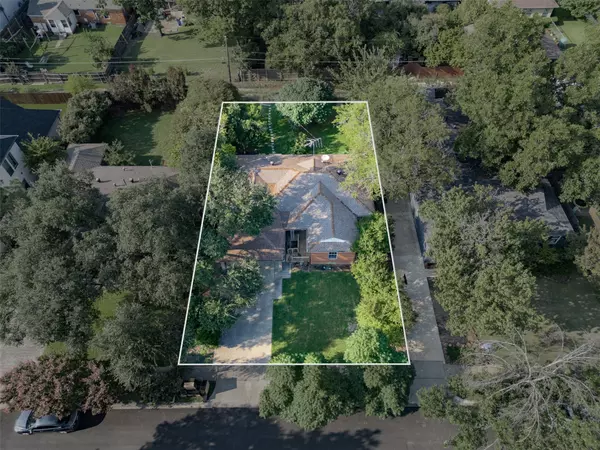 3885 Gaspar DR,  Dallas,  TX 75220