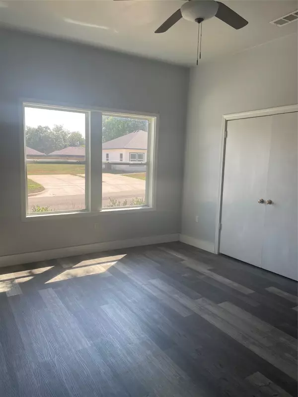 Paris, TX 75460,233 10th ST NE