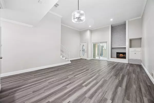 Euless, TX 76039,207 E Harwood RD #14