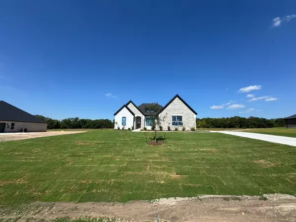 1430 Julian DR, Van Alstyne, TX 75495