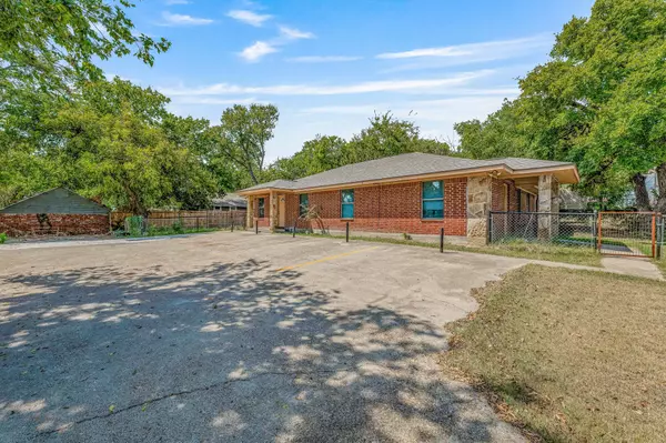 490 S Graham ST, Stephenville, TX 76401