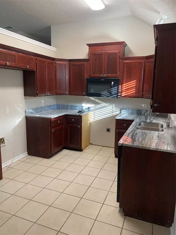 Waxahachie, TX 75165,622 Brenna RD