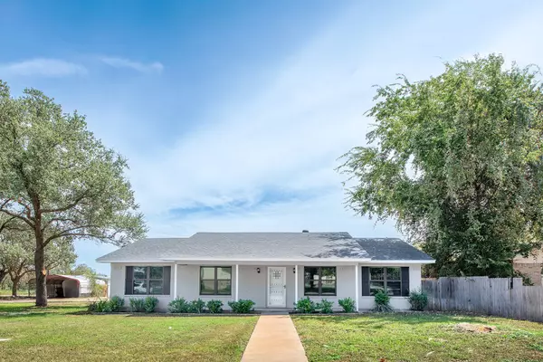 104 Voca ST, Brady, TX 76825