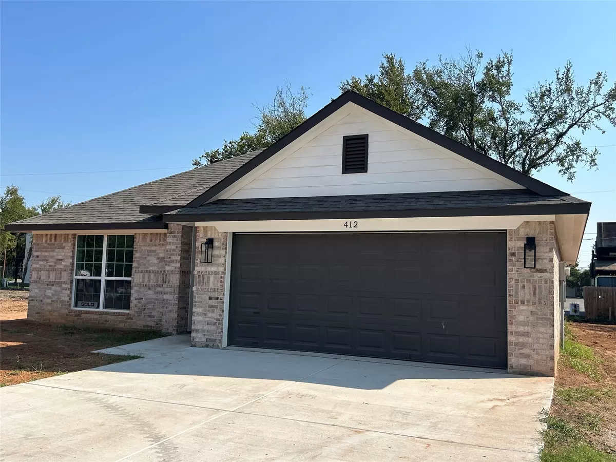 Lacy Lakeview, TX 76705,412 Conway ST