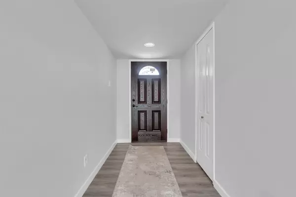 Grand Prairie, TX 75052,710 Country LN