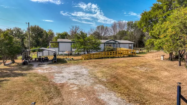 153 Canyon Valley LN, Weatherford, TX 76085