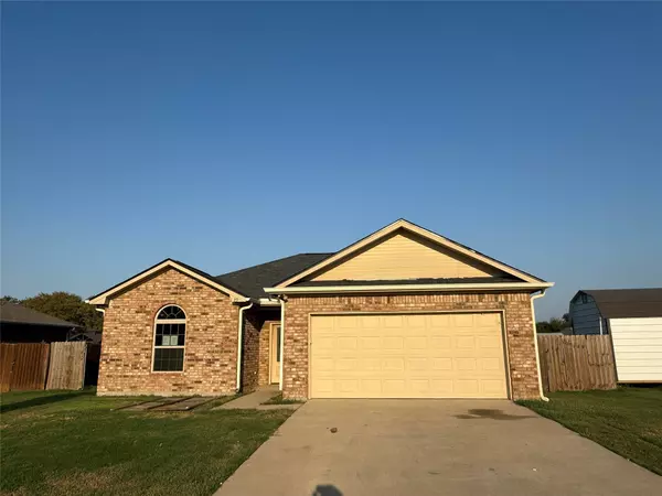 1023 Baker LN, Mabank, TX 75147