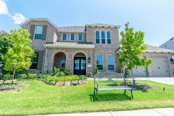 1712 Hanoverian LN, Aubrey, TX 76227