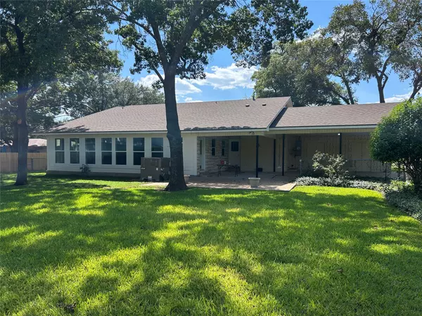 Mcgregor, TX 76657,621 N Lone Star Pkwy
