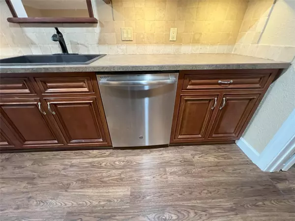 Euless, TX 76039,201 Shelmar DR