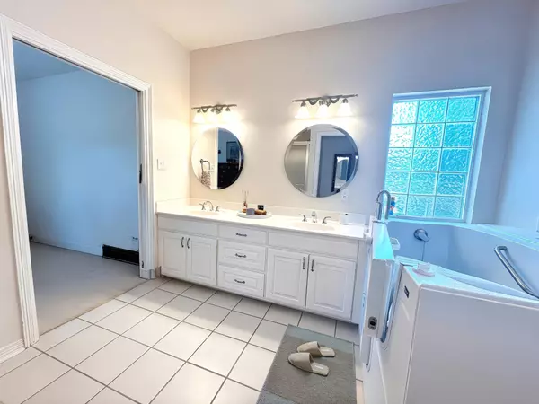 Athens, TX 75751,906 Van Winkle CIR