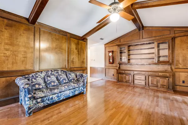 Dallas, TX 75238,8630 Mediterranean DR