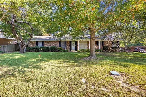 303 Jane LN, Lindale, TX 75771
