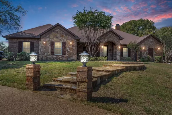 1865 Austin Hines DR, China Spring, TX 76633