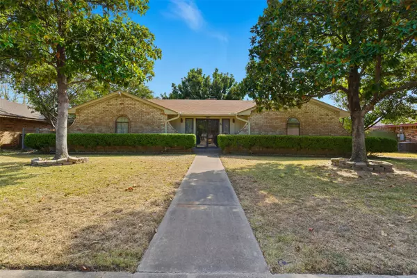 205 Hillcrest DR, Midlothian, TX 76065