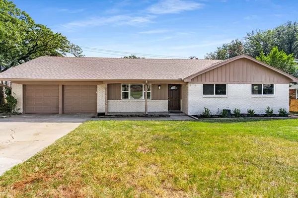 93 Regents PARK, Bedford, TX 76022