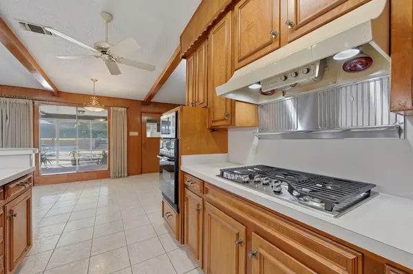 Euless, TX 76039,207 Trailwood DR