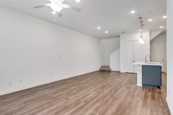 Irving, TX 75063,9912 Schramm ST
