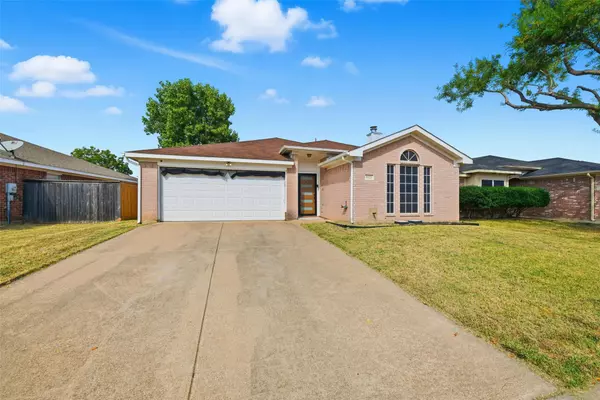 5623 Northstar LN, Arlington, TX 76017
