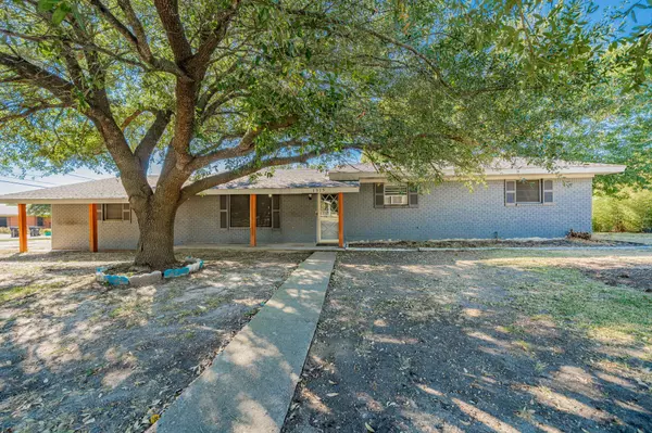 1315 Gateway DR, Wills Point, TX 75169