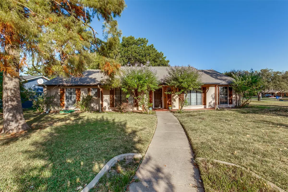 Farmers Branch, TX 75234,3227 Rolling Knoll DR