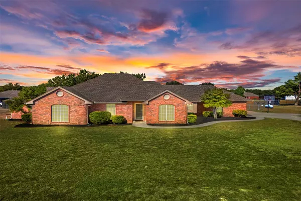 2250 Whispering Hills DR, Midlothian, TX 76065