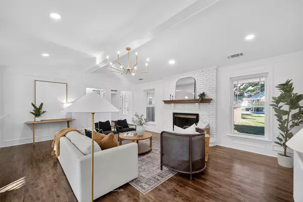 Dallas, TX 75238,8611 Capri DR