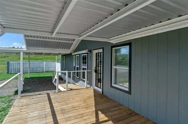 Bowie, TX 76230,401 Barker ST