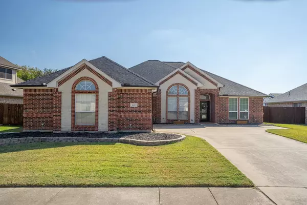 8417 Emerald CIR, North Richland Hills, TX 76180