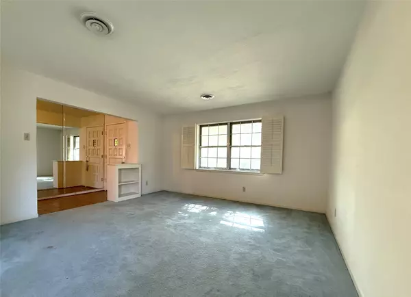 Dallas, TX 75238,10016 Clearmeadow DR