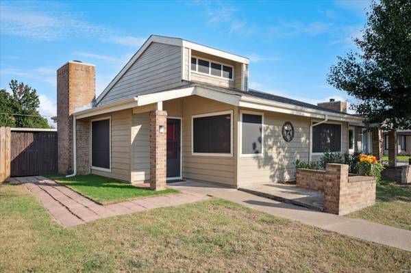 5927 Timbercrest DR, Arlington, TX 76017