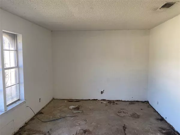 Lacy Lakeview, TX 76705,200 S Patricia ST